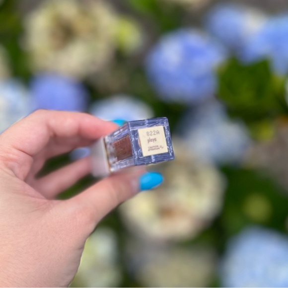 Stila Cosmetics Glisten & Glow Liquid Eye Shadow • Playa - Picture 2 of 16